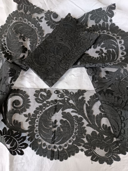 French Brocante - For Sale - Two lengths of soft cotton floral laceDescription: <p>There are two identical lengths of this beautiful bold 1910's floral lace, both in good condition</p>

<p>160cm by 17cm each</p>
