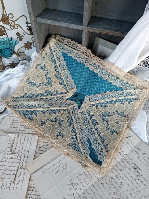 French Brocante - For Sale - Gorgeous lace and silk boudoir sachetDescription: <p>A boudoir essential, this sachet would have stored Madame's night clothes, stockings or lingerie</p>

<p>The interior is a stunning quilted cobalt blue silk with four flaps of lace folding over and tied with a blue ribbon in the centre </p>

<p>In good condition, some slight ageing of the lace as you would expect for the age </p>
