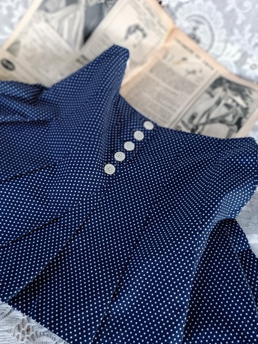 French Brocante - For Sale - True Vintage pleated mini skirtDescription: <p>A very short mini so has to be from the peak of mini skirt wearing in the 60's, lovely box pleats and button front</p>

<p>Waist 26", length 14"!!</p>
