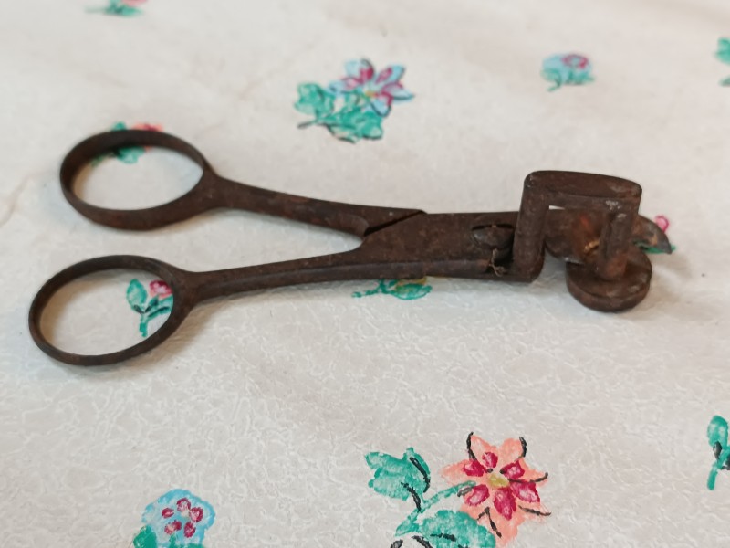 French Brocante - For Sale - Antique Candle Snuffing ScissorsDescription: 