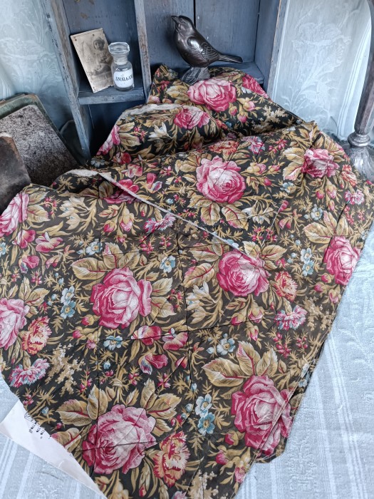 French Brocante - For Sale - Antique 19th Century Quilt Fragments, four piecesDescription: <p>Antique 19th century quilt pieces, I'm not sure why this was cut up when I found it as the remnants I have here as&nbsp;all are in really good condition, the fabric is beautiful and it's double sided so if you choose to unpick it to glean the fabric there will be two pieces, the colours are amazing and those pink roses fabulous</p>

<p>Four small pieces approx 40-50,cm square plus one piece around 75cm x 50cm, ideal cushion size, price is for the lot</p>
