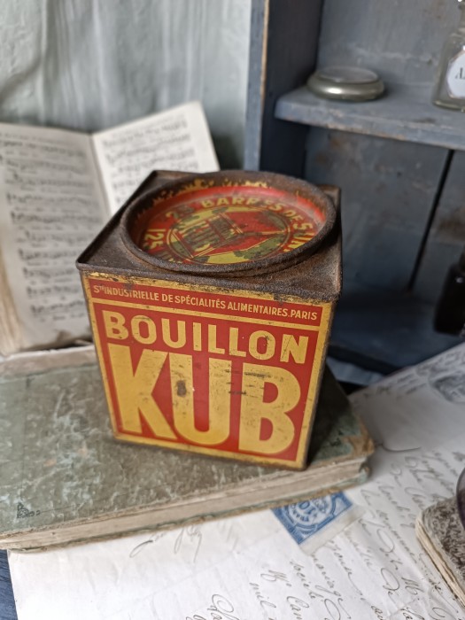 French Brocante - For Sale - Vintage Bouillon TinDescription: <p>Small size iconic Bouillon Kub tin, gently rusted, 10cm high</p>

<p>&nbsp;</p>
