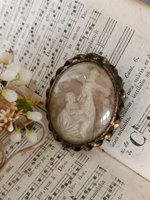 French Brocante - For Sale - 19thc Chalk Ware Reliquary Description: <p>This is a superb antique chalk ware reliquary unfortunately a nightmare to photograph as anything under domed glass is hard to capture, I hope you can see the detail, it's quite exquisite with the figures surrounded by winged cherubs, all set off by a gilt metal frame</p>

<p>Some dust inside the glass to be expected as it's 19th century&nbsp;</p>

<p>Measures 6cm/2.5"</p>
