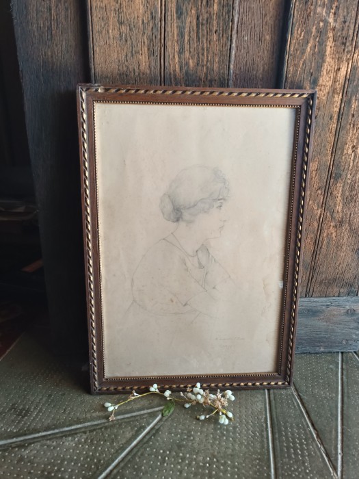 French Brocante - For Sale - 1920's Pencil Sketch of LadyDescription: <p>Simple but charming original pencil sketch titled "A Mon Amie J. Fraisse, Callum R, 1920", some damp damage, good partly gilded frame, intact back, 50cm by 36cm, 20" by 14"</p>

<p>&nbsp;</p>
