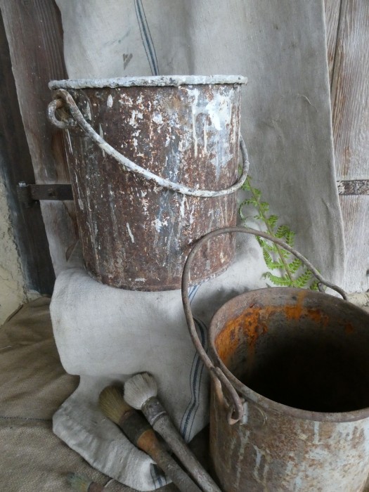 French Brocante - For Sale - Large Galvanised Paint KettleDescription: <p>Well used and battered with a great thickly layered patina this old galvanised paint bucket kettle is perfect for displaying your ollection of ancient worn paint brushes</p>
