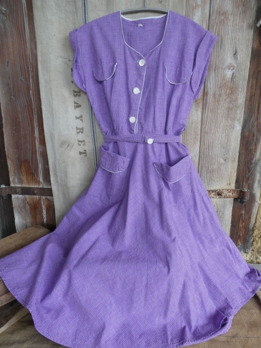 French Brocante - For Sale - Simple Vintage Cotton Chore Wear Apron Dress, RobeDescription: <p>Simple 1950's printed cotton day dress, lovely details, white cotton piping, front pocket, large mother of pearl buttons, cap sleeves and matching belt.</p>

<p>The skirt is full and circular shape in keeping with the 50's fashion. Side popper fastening</p>

<p>Clean and ready to wear, no faults found</p>
