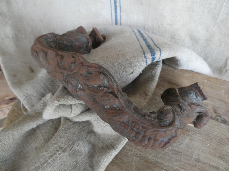 French Brocante - For Sale - Ornate Cast Iron Door Pull HandleDescription: <p>Easy to picture this wonderful handle on a big wooden chateau door</p>

<p>It has some delicious detail of scrolls and leaves and a good rusty patina, only surface rust it could be restored if you wish, the nuts are free which means it is ready to install </p>

<p>20 cm long</p>
